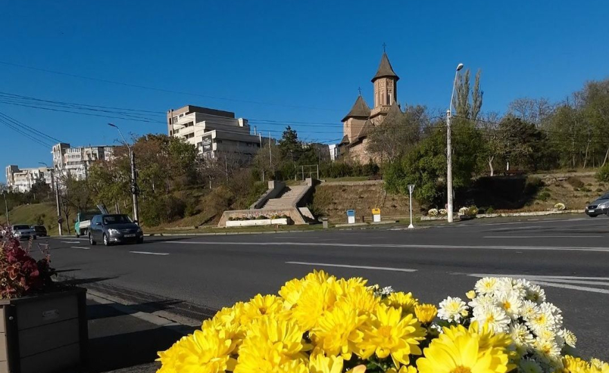 Se modernizează scările de la Biserica Precista