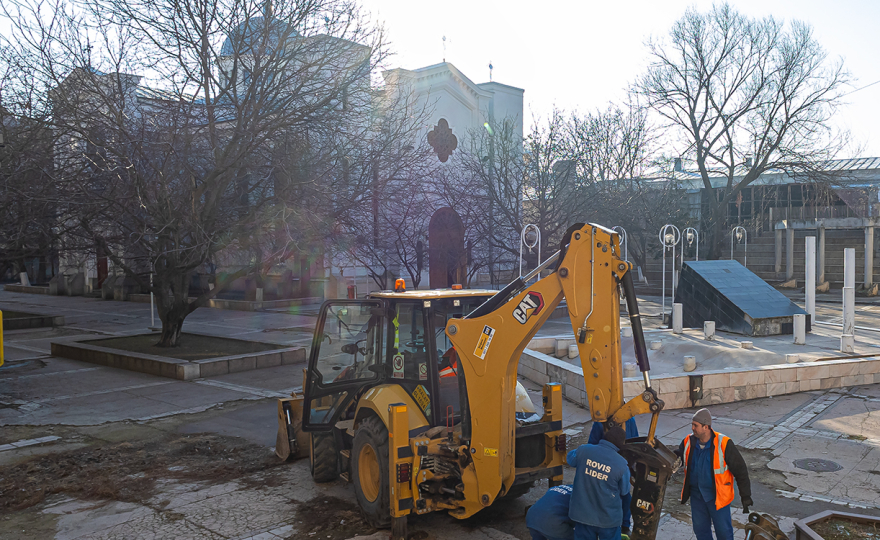 Au început lucrările de modernizare a piațetei de la Biserica Greacă