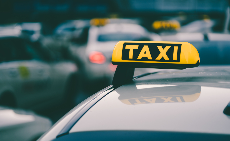 Scade cuantumul vizei anuale de taxi