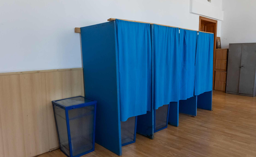 Secții de votare mutate 