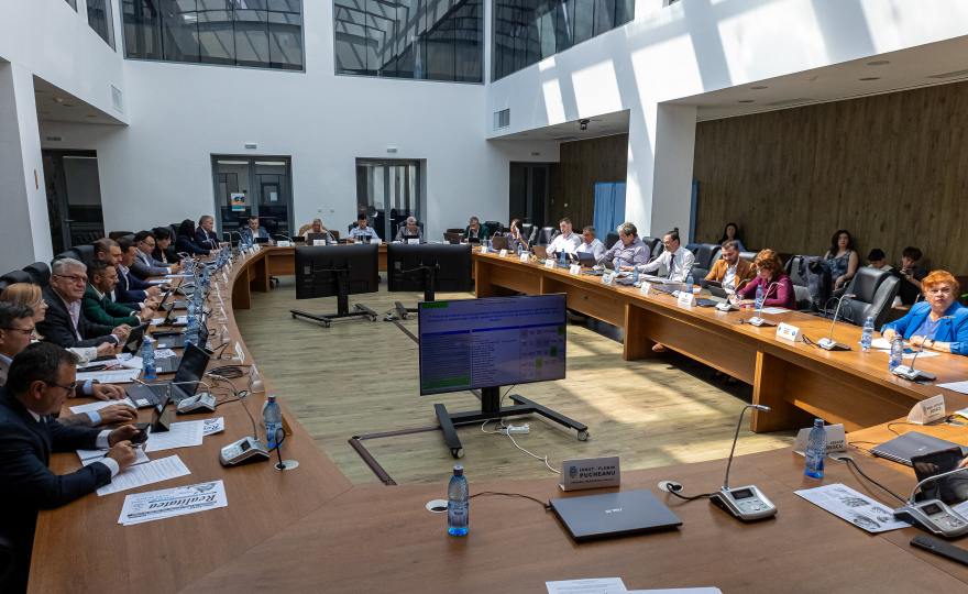 Premii pentru elevii olimpici și pentru profesorii care i-au pregătit