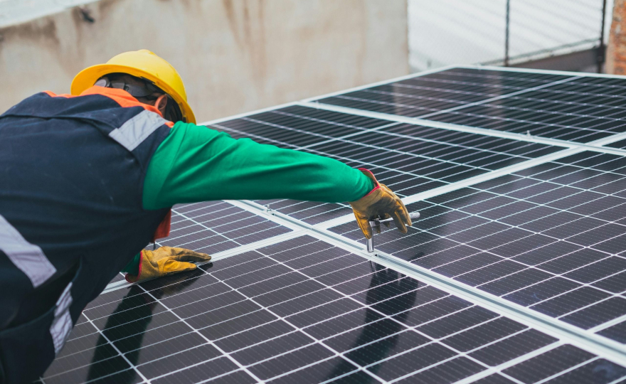 Parc fotovoltaic pe blocuri în cartierul Micro 17
