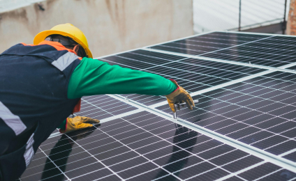 Parc fotovoltaic pe blocuri în cartierul Micro 17